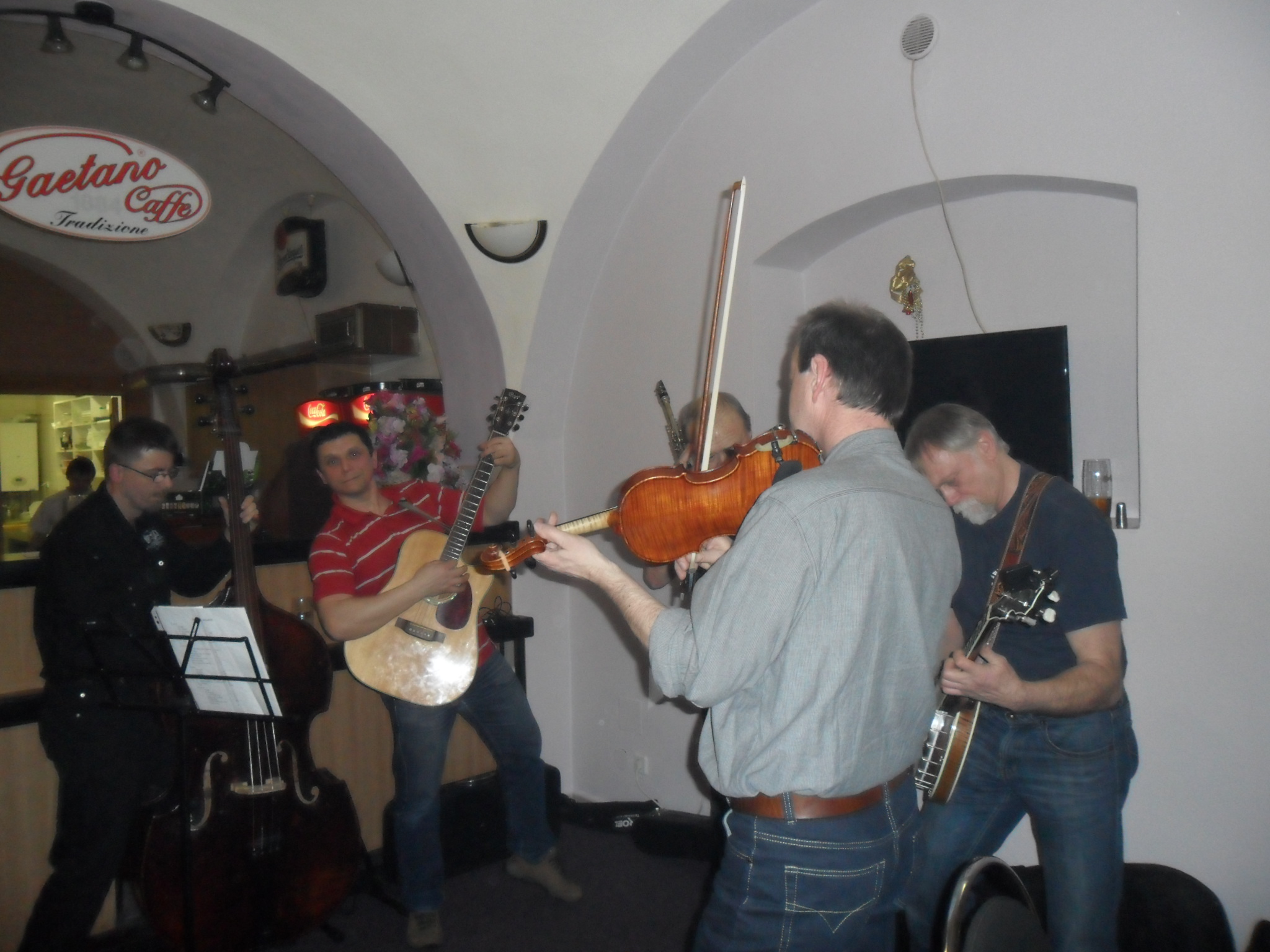 kontrabas,kytara,klarinet,housle,banjo